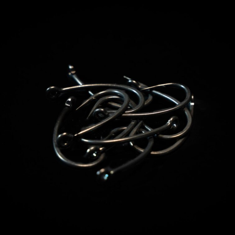 Dagger Curve Shank Hook size 4