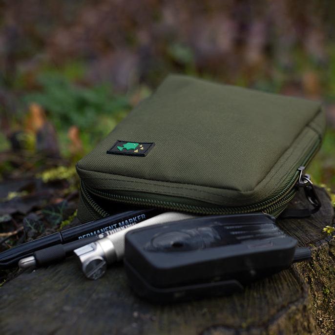 OLIVE 600D LARGE SOLID ZIP POUCH